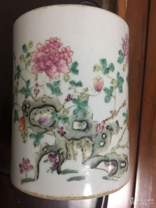 清咸豐年制款粉彩奇石牡丹花卉筆筒 皇家氣韻與文人雅趣的融合